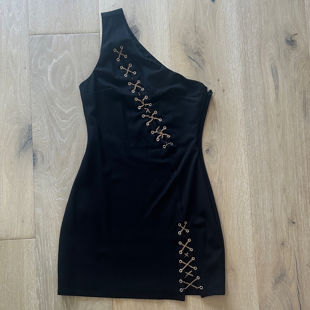 Elegant Black One-Shoulder Dress with Gold Accents